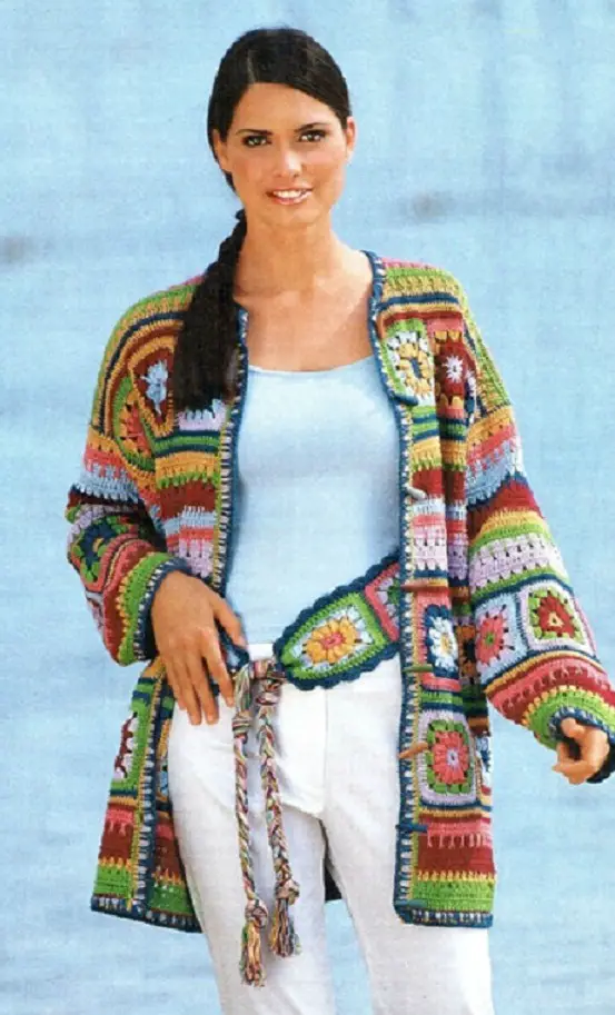 Une veste avec des granny multicolores