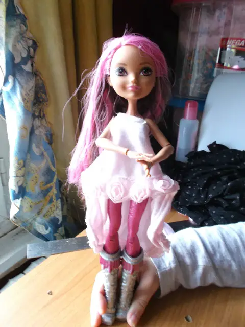 Une nouvelle robe d’été pour Barbie