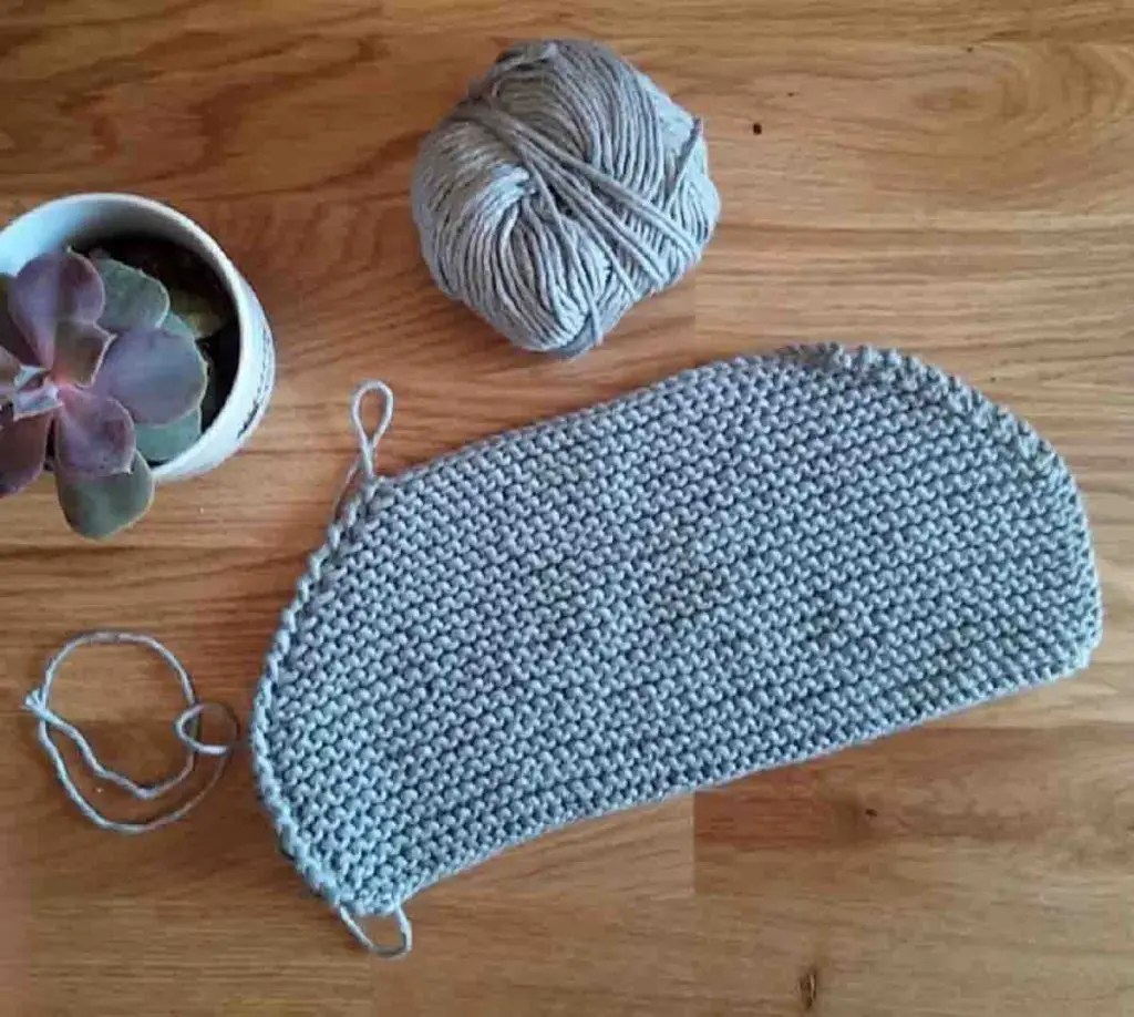 Au Crochet Un Bonnet Naissance Modele La Grenouille Tricote