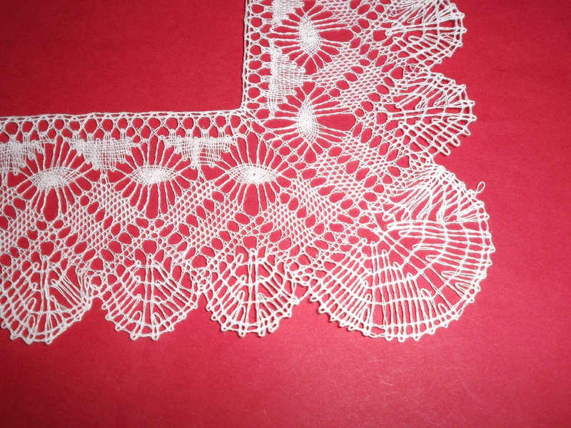 Dentelle Torchon réalisée aux fuseaux
