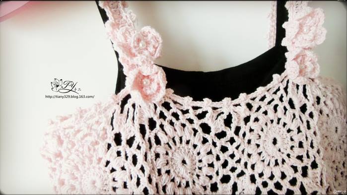 Une robe crochet et froufrou  