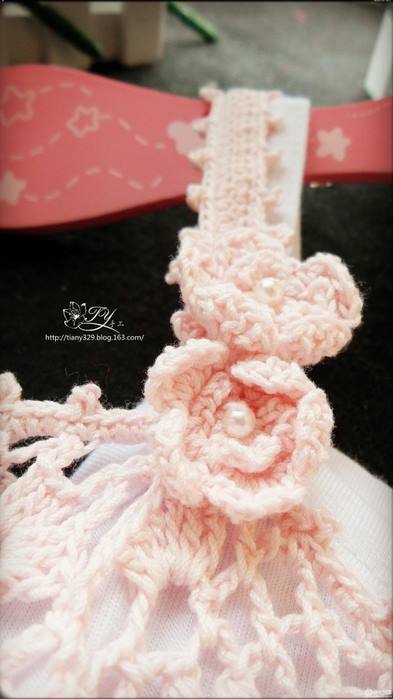 Une robe crochet et froufrou  
