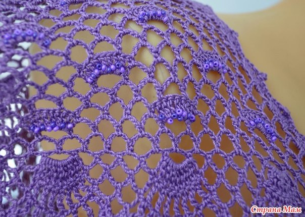 Une tunique de dentelle au crochet