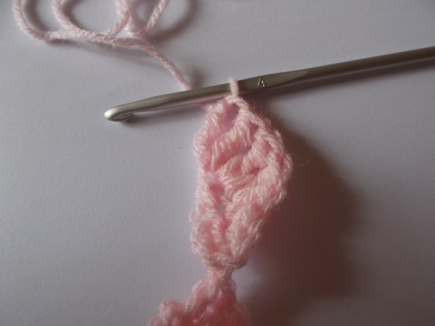 Un gilet avec plein de petits cœurs