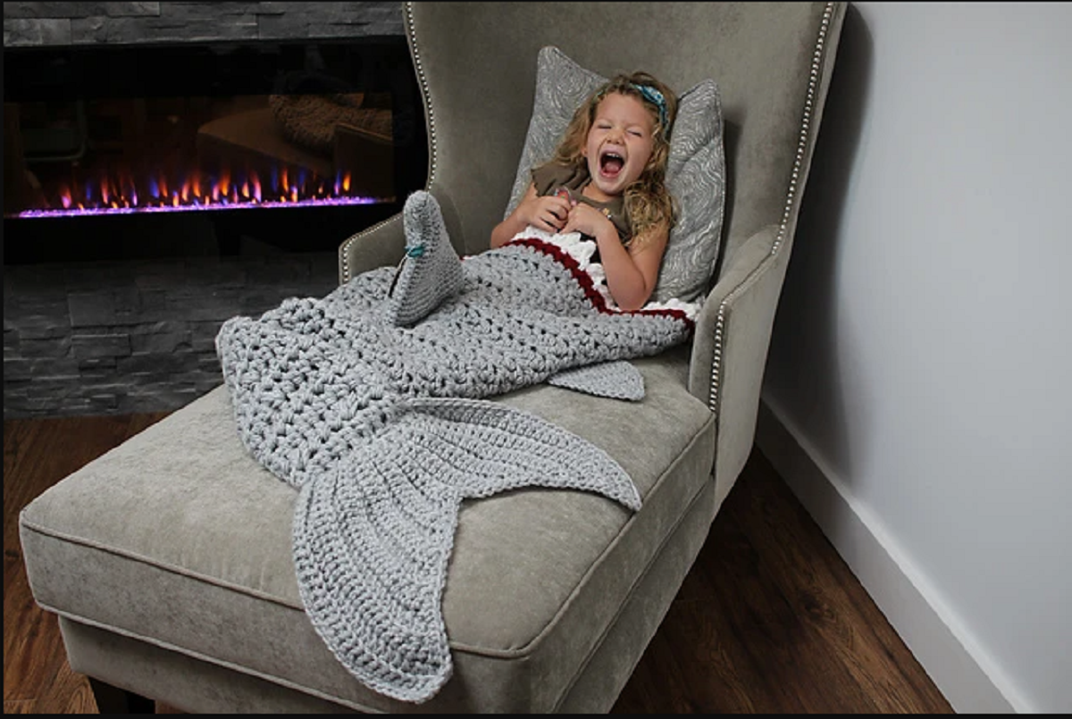 Une couverture requin au crochet