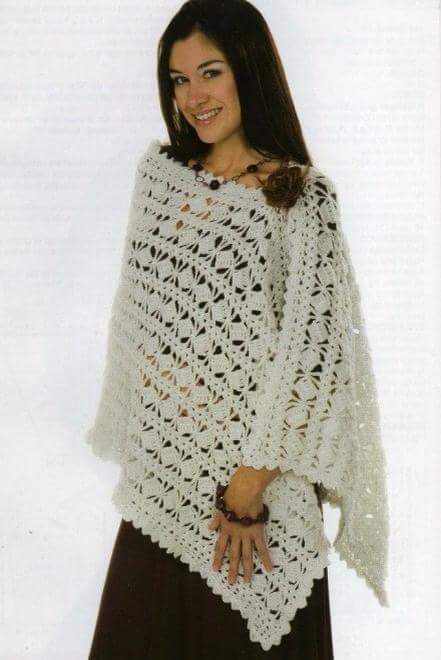 Poncho de carrés biaisés au crochet
