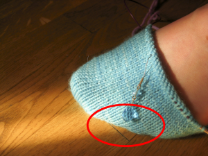 une autre façon avec les chaussettes de la schtroumpfette