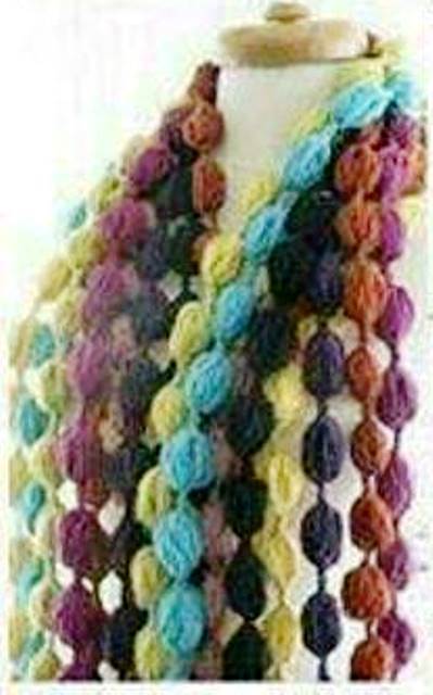Snood réalisé avec des chapelets de grains