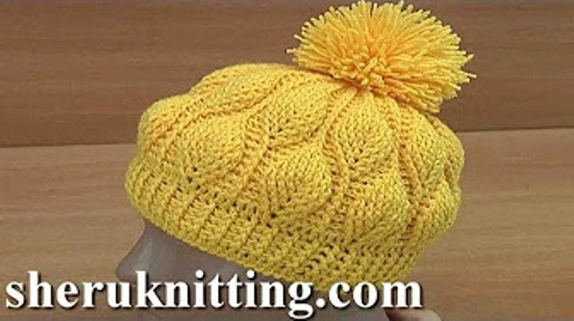 Bonnet avec des feuilles en 3D au crochet