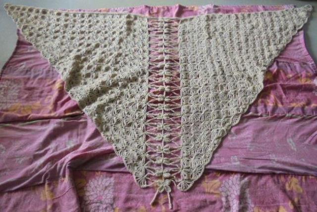 Le châle façon corset de la p'tite grenouille Annick