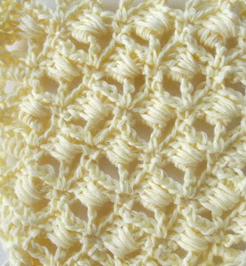 des carrés de brides entrelacées au crochet