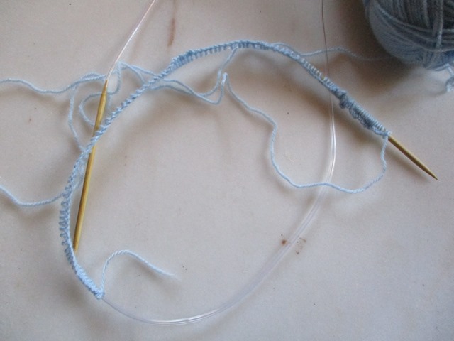 commencer un tricot avec des aiguilles circulaires