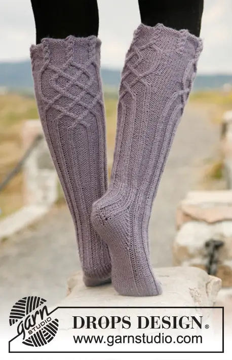 des chaussettes hautes au tricot