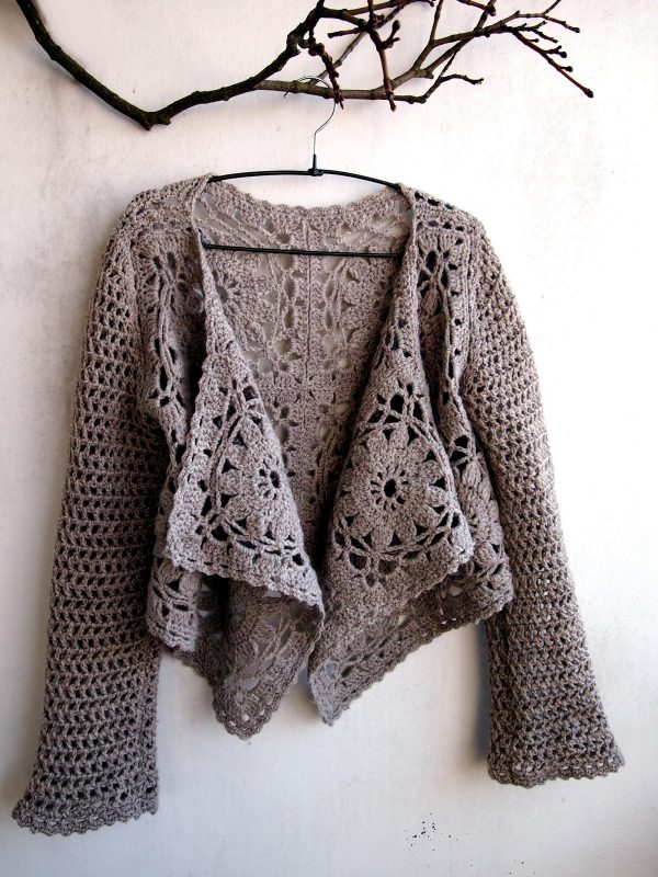 un gilet boho réalisé avec des granny