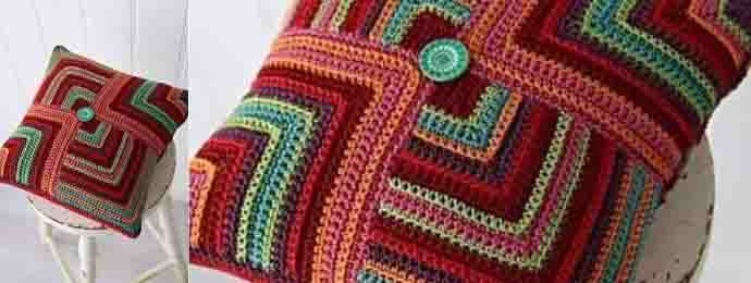 au crochet un coussin géométrique