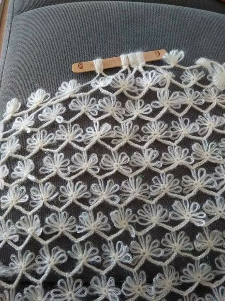 Au crochet une fleur en point de dentelle