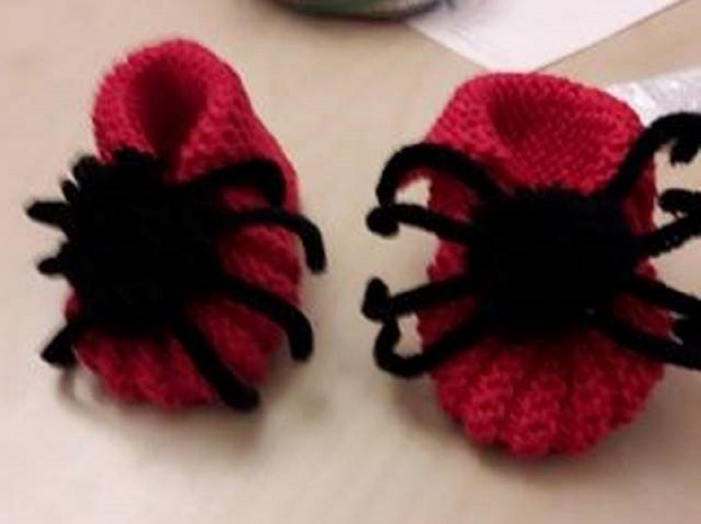 Les chaussons Halloween d'une p'tite grenouille