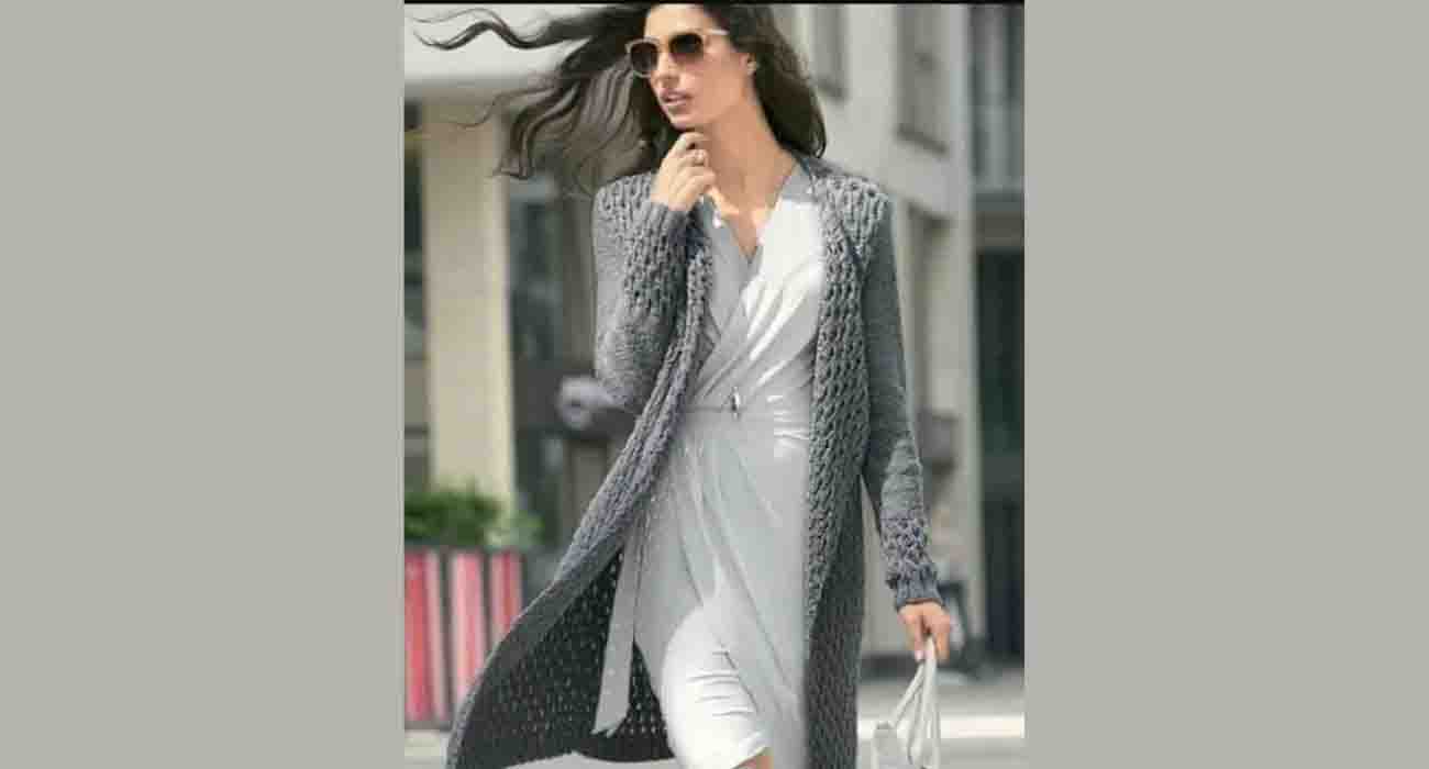 Un cardigan long femme