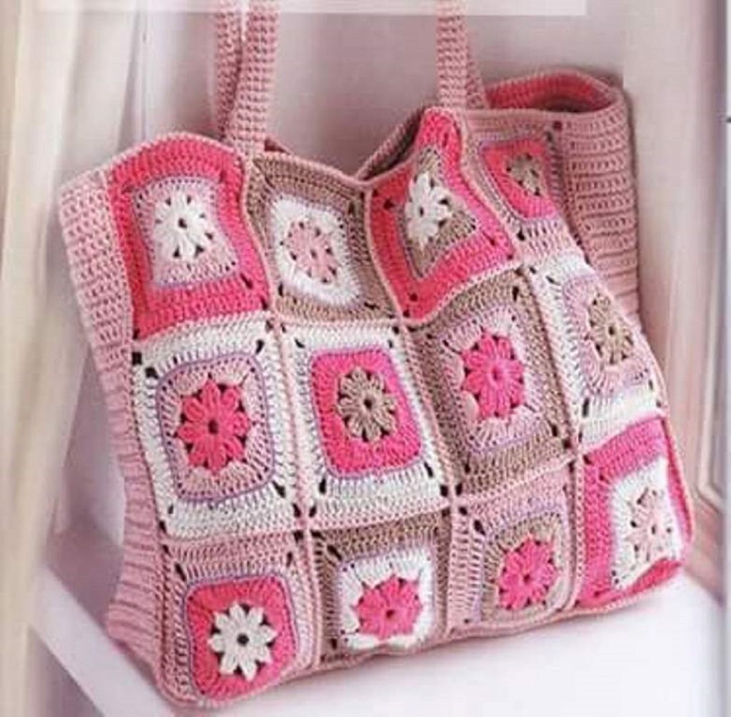 Un sac pour la plage ou le trico