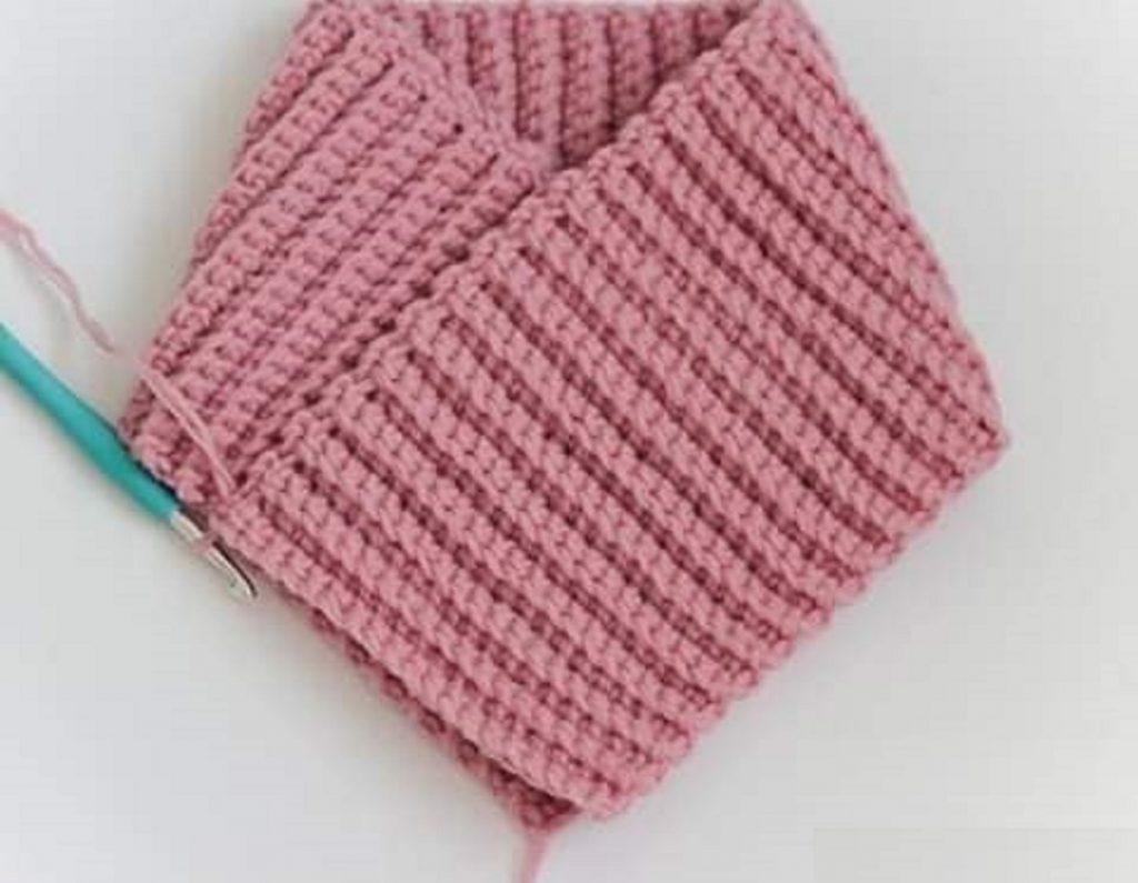 un col châle au crochet pour cet hiver