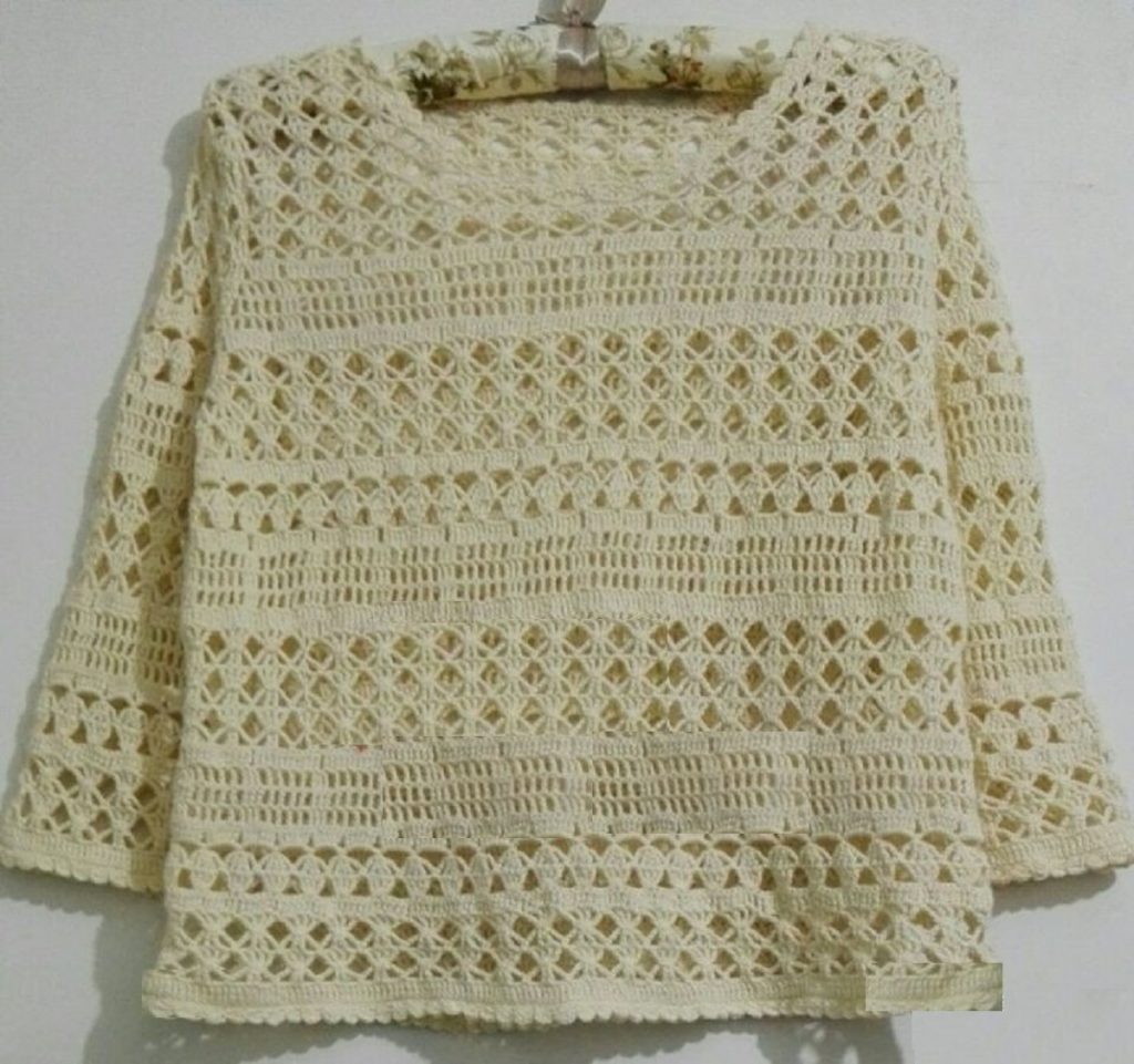 un pull d'été qui joue à la géométrie