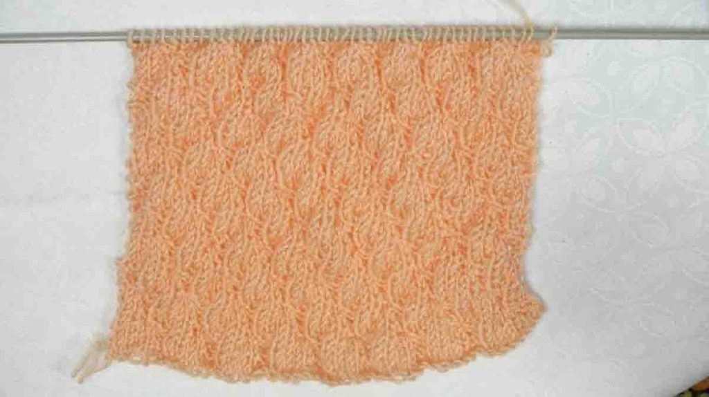 Au tricot un point facile pour une écharpe