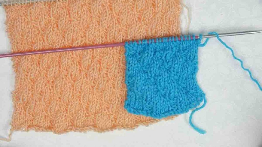 Au tricot un point facile pour une écharpe