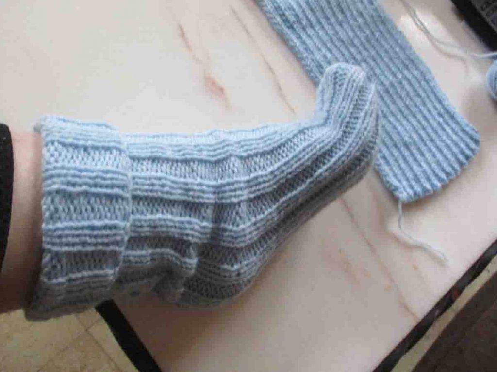 Chaussettes tricotées avec 2 aiguilles
