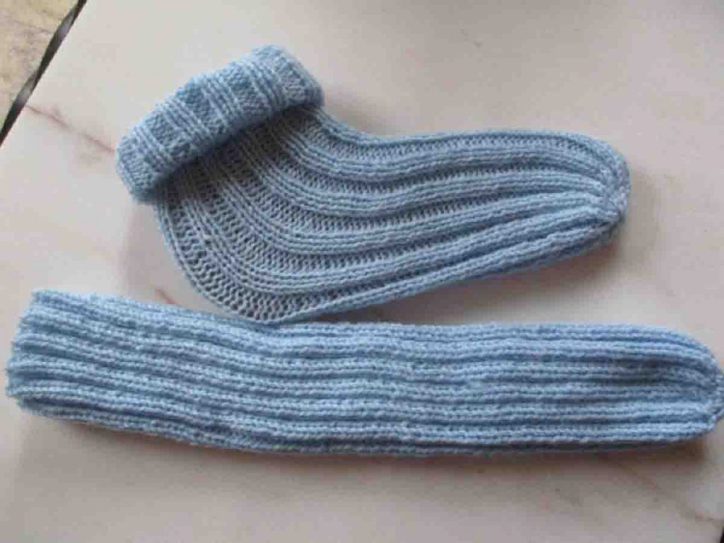 Chaussettes tricotées avec 2 aiguilles