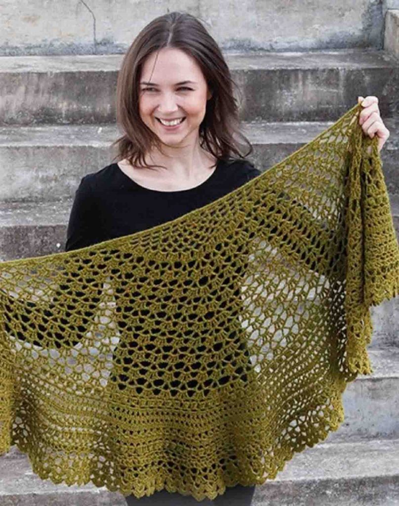 Une écharpe châle femme